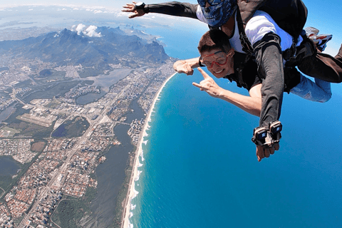 Rio de Janeiro: Tandemhopp över strandenRio de Janeiro: Tandemhoppning över stranden
