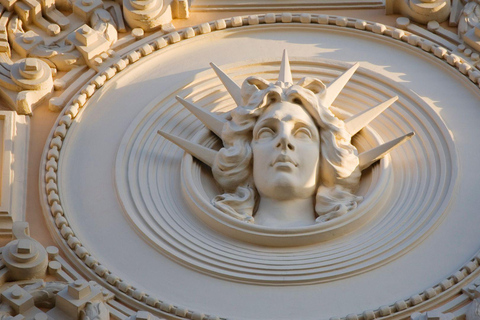 Riga: Art Nouveau Walking Tour with Welcome Drink