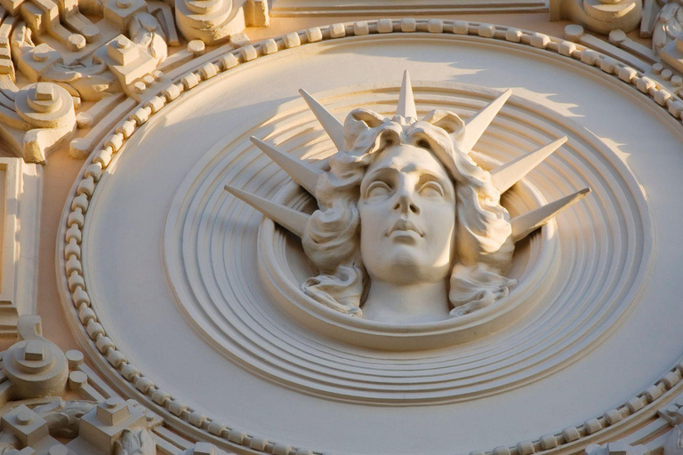 Riga: Art Nouveau Walking Tour with Welcome Drink