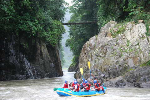 From San José: Pacuare River Rafting Day Trip with Lunch