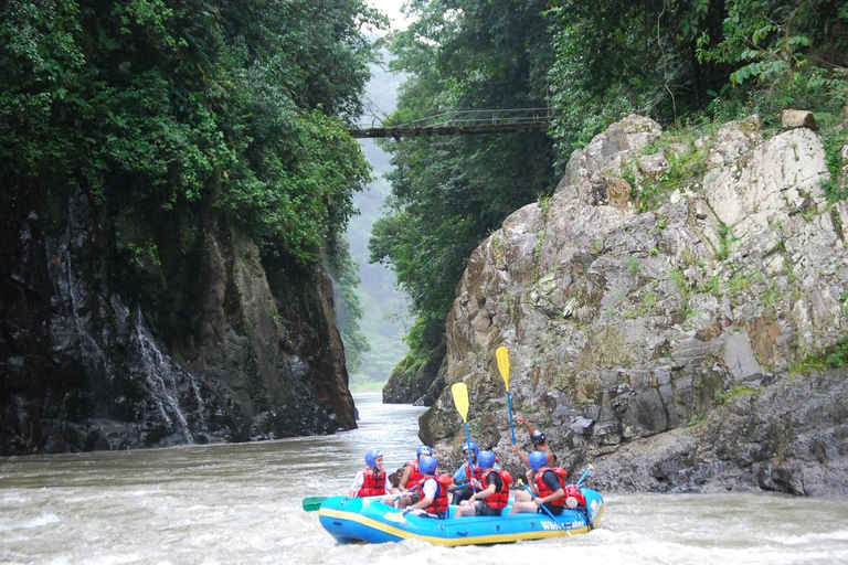 From San José: Pacuare River Rafting Day Trip with Lunch