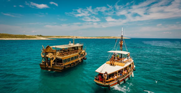 Kamenjak: Piratenbootsfahrt mit Blauer Grotte, Porer und Mittagessen