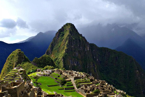 Machu Picchu Tour from Cusco with Scenic Train Ride and Guide From Cusco: Full-Day Group Tour to Machu Picchu
