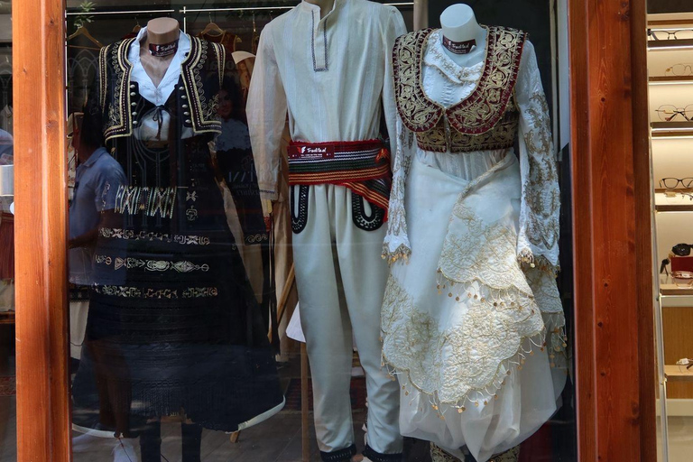 地拉那共产主义遗迹和历史中心之旅地拉那共产主义与历史中心之眼