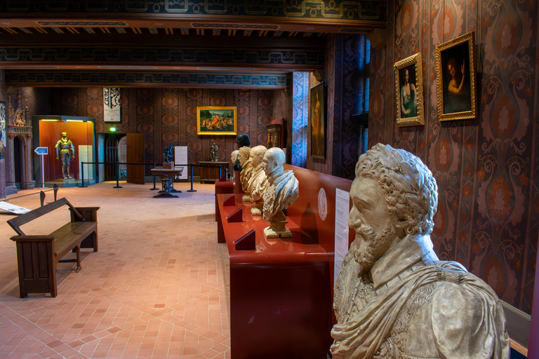 Guided tour of the Royal Castle of Blois Guided tour of the Royal Castle of Blois in English
