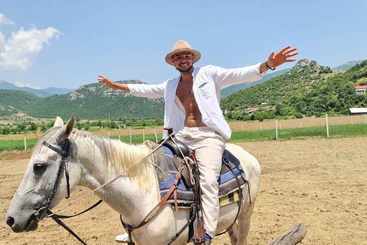 ペルメット ヴィオサ国立公園 ホーストレッキング体験