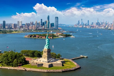 New York - Frihetsgudinnan Frihetsgudinnan och rundtur med hop-on hop-off-buss
