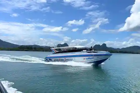 Eintägige Tour zu den Hong Islands und Kajakfahren in Tha Len mit dem Schnellboot.