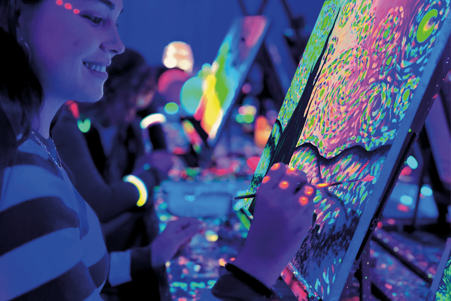 Sevilla: Wine Gogh Glow Academy Paint and Sip Classes