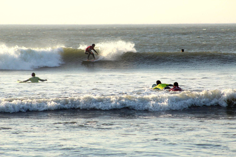 Chiclayo: Surfing Lessons for Beginners and Advanced Surfers Chiclayo: Beginner and Advanced Surfing Lessons