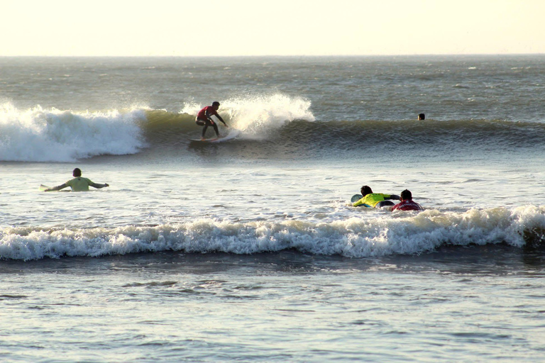 Chiclayo: Surfing Lessons for Beginners and Advanced Surfers Chiclayo: Beginner and Advanced Surfing Lessons