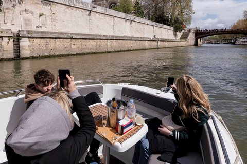 Paris: Private Seine River Cruise Paris: Private Seine River Cruise with Guide