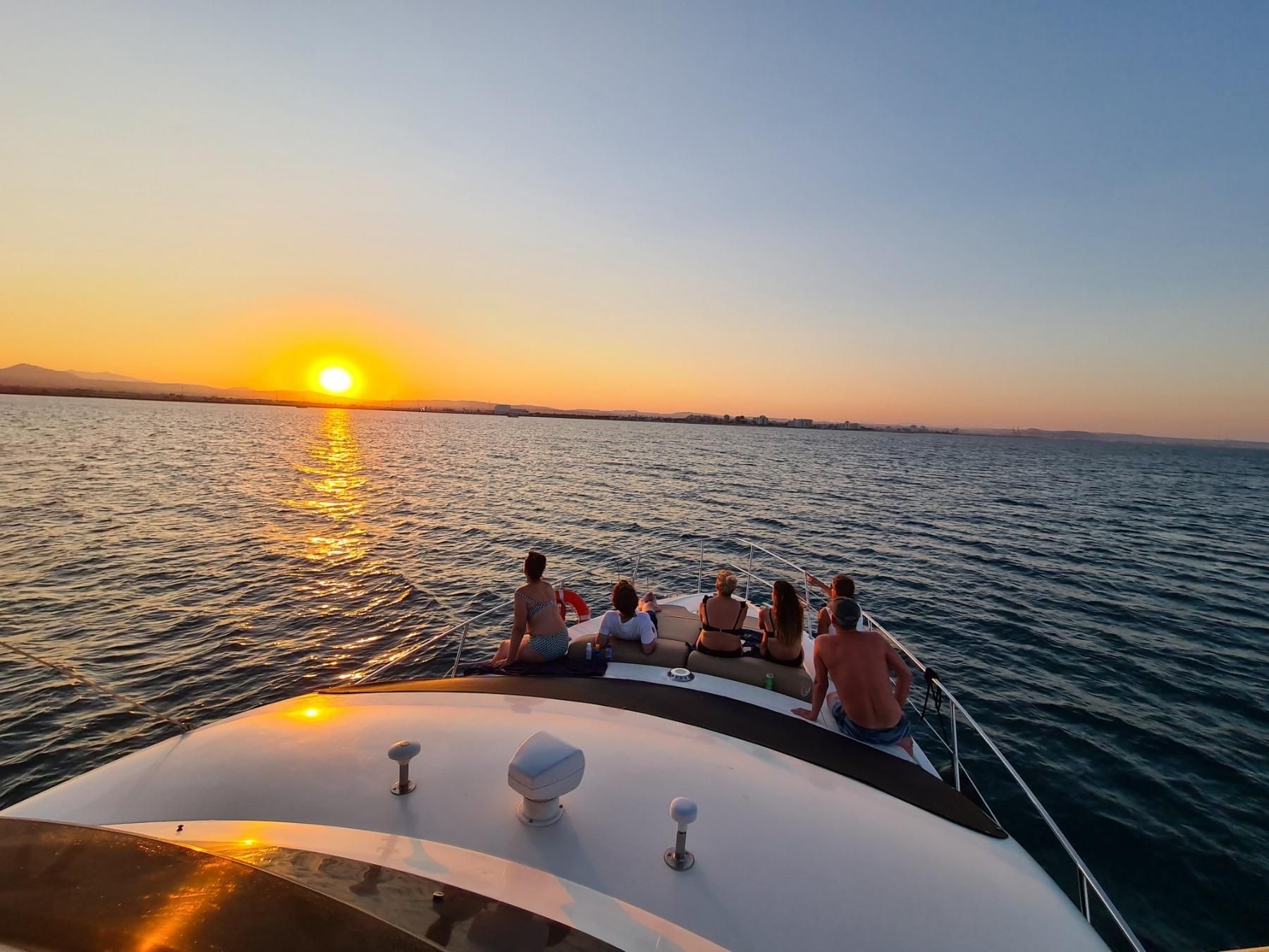 VIP-Kreuzfahrt bei Sonnenuntergang ab Ayia Napa