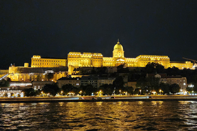 Budapeste: Cruzeiro com bebidas ilimitadas no centro de BudapesteCruzeiro Diurno com Bebidas Ilimitadas