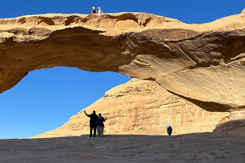 Tour naar Wadi Rum vanuit Amman of de hele dag over de Dode ZeeTour naar Wadi Rum vanuit Amman of DeadSea Minivan van een hele dag 7pax