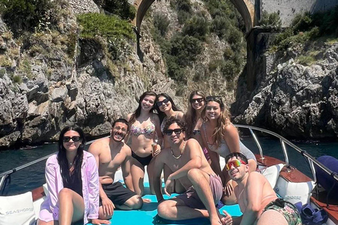 Excursão de 1 dia em grupo de Amalfi a Positano com almoço