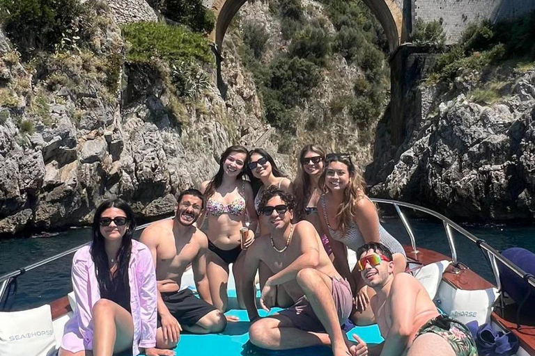 Excursão de 1 dia em grupo de Amalfi a Positano com almoço