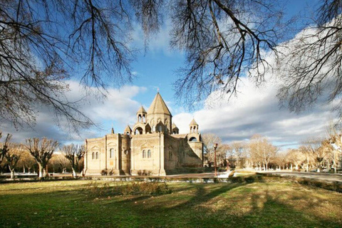 Depuis Erevan : La cathédrale d'Echmiadzin et le temple de ZvartnotsVisite privée avec guide