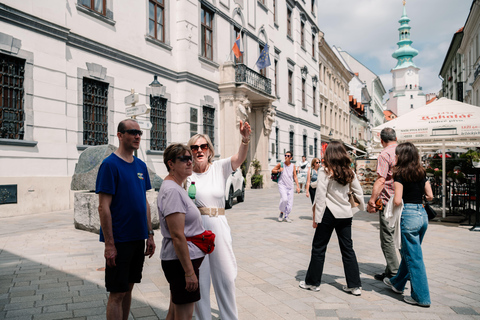 Traslado de Budapest a Viena con tour de la ciudad de BratislavaExcursión con almuerzo en ESP/FRE/ITA/RU