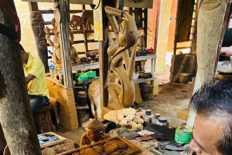 Kandy:Tuk Tuk, Street food & Shopping Experience Local guide