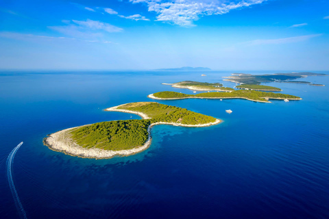 Split: Full-Day 4 Islands Tour by Luxury Boat