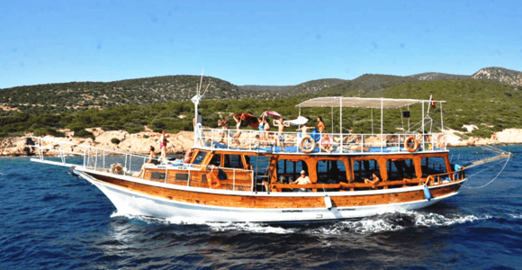 Bodrum Boat Tour with Lunch: Beaches and Islands