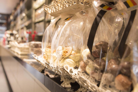 Bruges: Walking Tour, praline, Canal Cruise, and Burger Meal