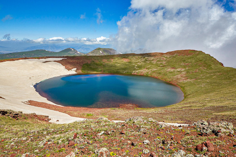 Desde Ereván Únete a la Excursión de un Día a la Expedición Azhdahak