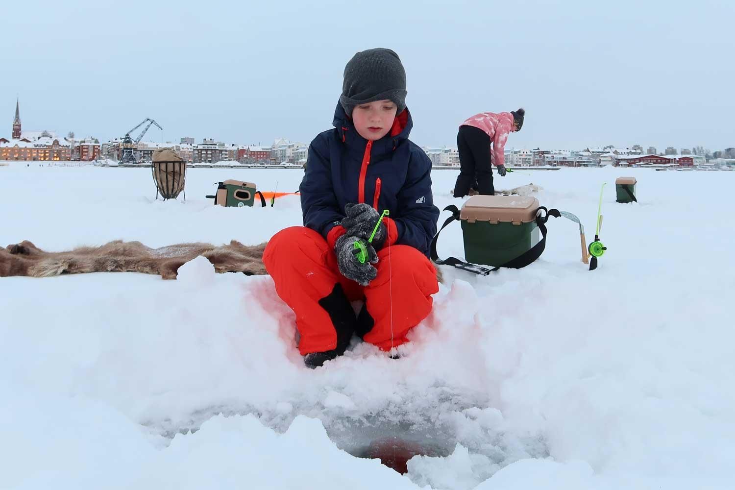 Luleå: Eisfischen-Tour im Herzen der Stadt mit Guide