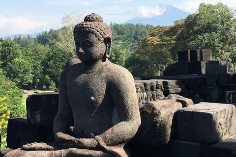 Circuit de 2 jours à Borobudur avec camping et randonnée à MerbabuCircuit de 2 jours à Borobudur avec camping et randonnée au Merbabu