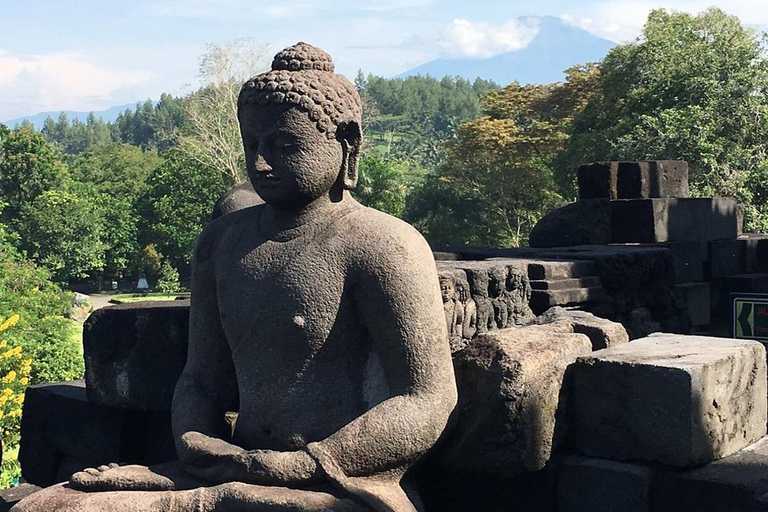 Circuit de 2 jours à Borobudur avec camping et randonnée à MerbabuCircuit de 2 jours à Borobudur avec camping et randonnée au Merbabu