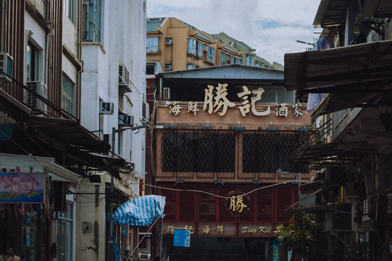 Hong Kong: Sai Kung Geopark Private Boat Tour & Pickup