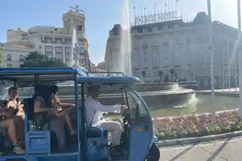 Madrid: City Highlights Tuk-Tuk Tour (2 hours)