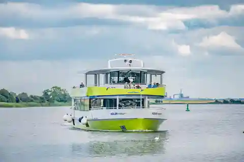 Wismar: Große Rundfahrt mit dem Elektroboot zur Walfischinsel