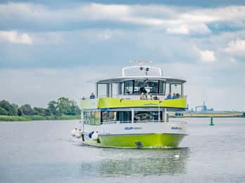 Wismar: Grand Round-trip Electric Boat to Walfisch Island