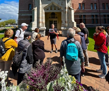Victoria: Tips-Based City Highlights Walking Tour | 2.5-Hour