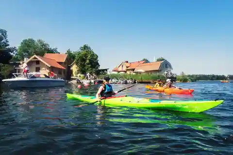 Stockholm: Archipelago Kayak Tour and Picnic on the Island