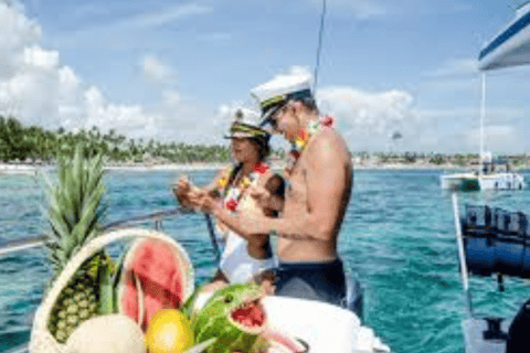 Punta Cana : Bateau de fête + plongée en apnée Musique Boisson Fruit