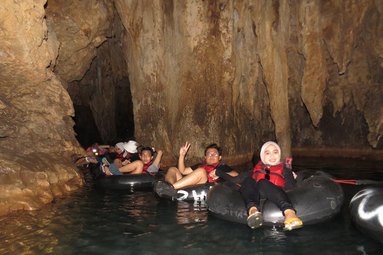 Caverna de Pindul, tubulação no rio Oyo e viagem de aventura na praia de TimangCaverna de Pindul e praia de Timang