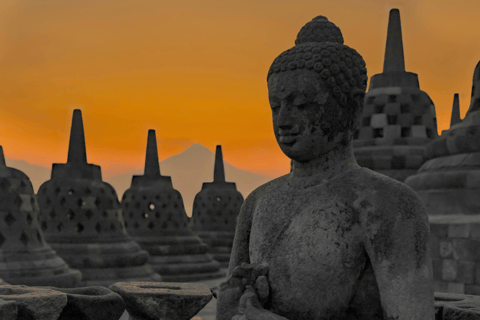 Yogyakarta: Borobudur, Prambanan y Exploración de la Naturaleza de Java