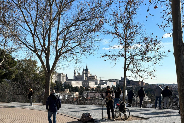 Madrid: Private Tuk Tuk Tour with Expert Guide and Panoramic Views The Classics Tour ~ Discover Madrid in 60 minutes from your STARTING POINT!