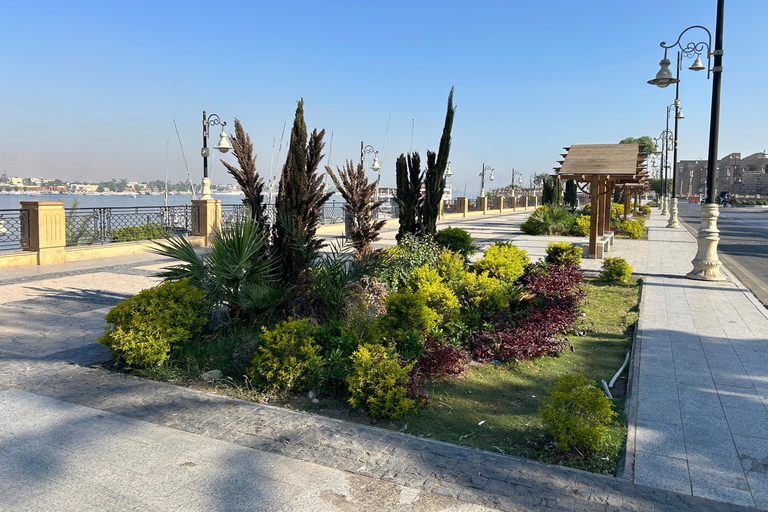 Luxor: Historic Corniche Walking Experience with Refreshment
