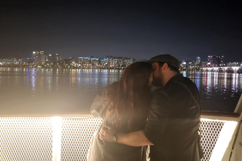 Séoul : Croisière nocturne guidée sur le fleuve Han avec collations et boissonsSéoul : Croisière nocturne guidée sur le fleuve Han et pique-nique dans le parc Hangang