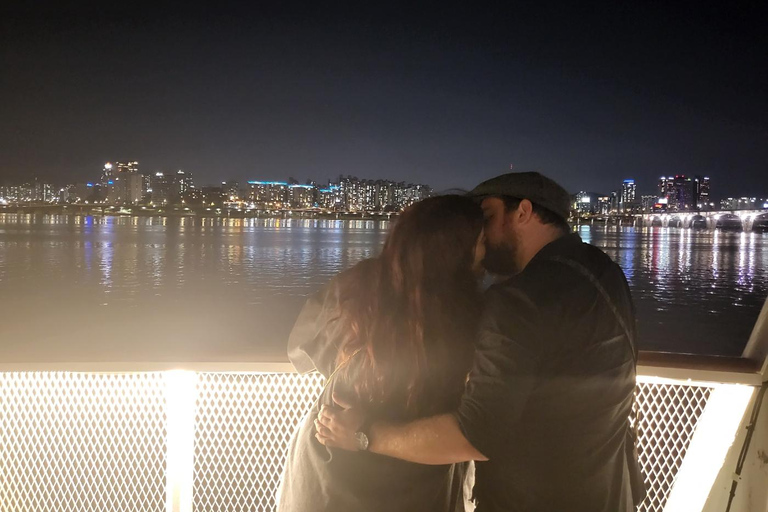 Séoul : Croisière nocturne guidée sur le fleuve Han avec collations et boissonsSéoul : Croisière nocturne guidée sur le fleuve Han et pique-nique dans le parc Hangang