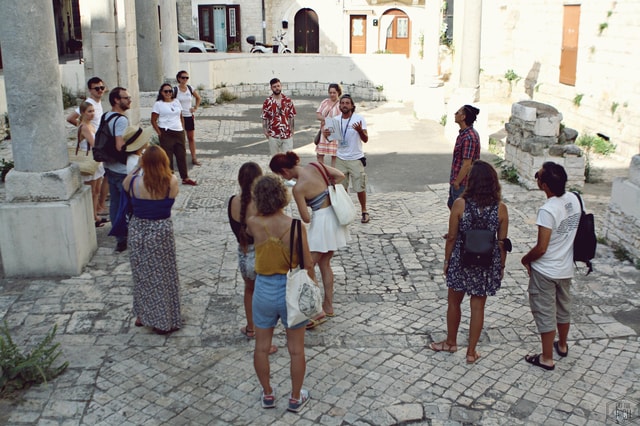 Bari Vecchia: Group Tour in Italian with Folklore & Stories