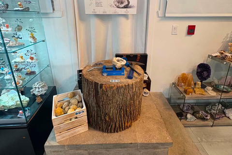 Quebec: Break your own geode and take its crystals home with you Quebec City: Break your own Geode and take its crystals home with you