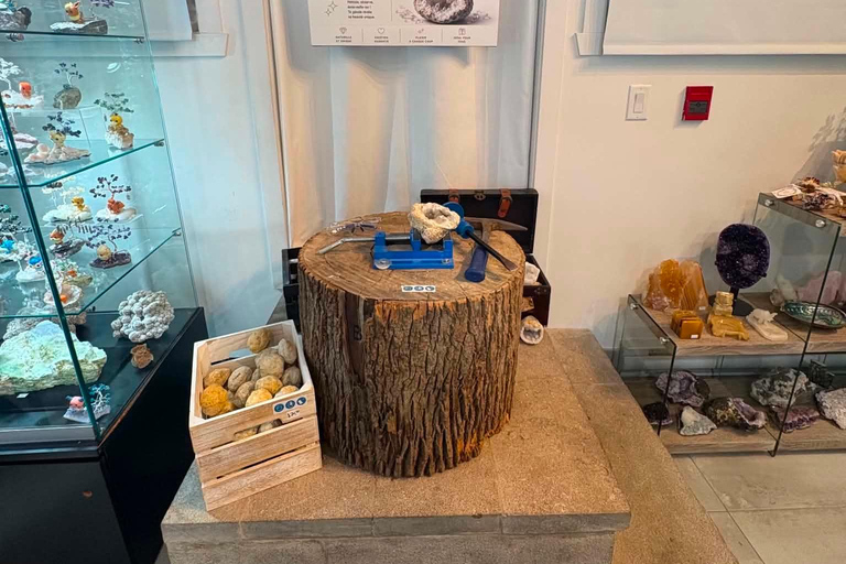 Quebec: Break your own geode and take its crystals home with you Quebec City: Break your own Geode and take its crystals home with you