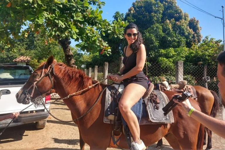 Puerto Escondido: Horseback Ride and Hot Springs Tour