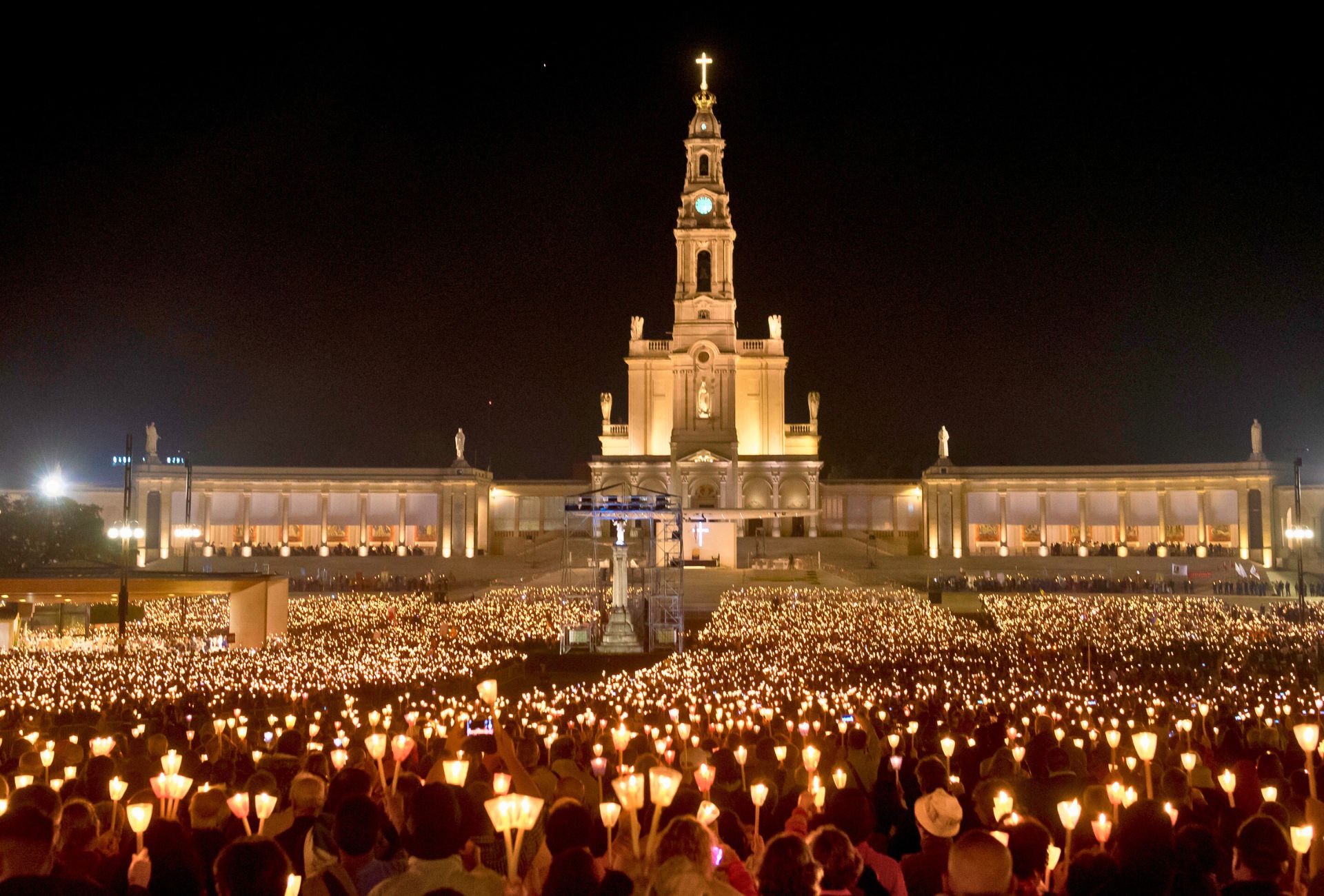 Von Lissabon: Fátima bei Nacht – Erlebnis der Kerzenprozession