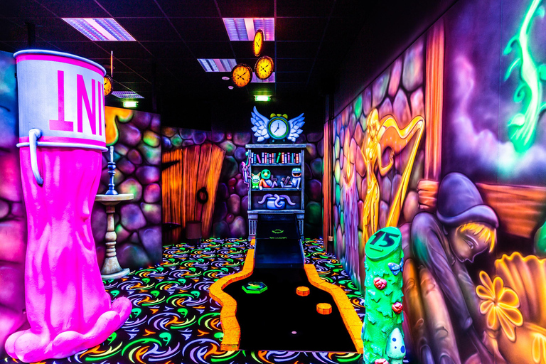 Rotterdam: Glow in the Dark Minigolf